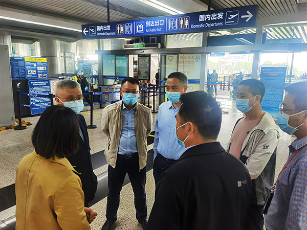 1649906605139121.jpg 副市長袁明檢查機(jī)場疫情防控工作.jpg