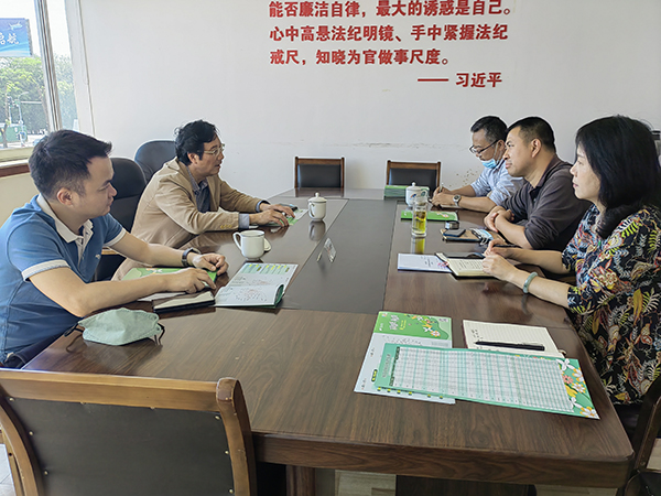 1651026499361165.jpeg 綿陽機(jī)場協(xié)助市商務(wù)局向上海運(yùn)輸緊急物資1.jpeg