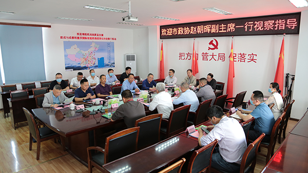 1651215174107093.jpg 市政協(xié)副主席趙朝暉在綿陽機場視察監(jiān)督3.jpg