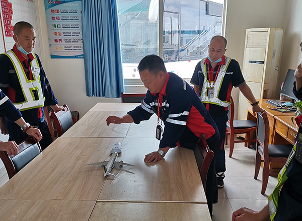 1651740848535788.jpeg 機(jī)務(wù)保障部開展?fàn)恳囀ё烂鎽?yīng)急演練.jpeg