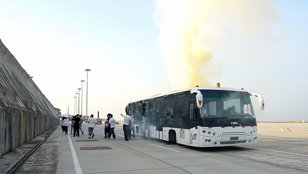 1654650255601412.jpg 綿陽機(jī)場積極組織開展航空器跑道突發(fā)事件應(yīng)急救援演練1.jpg